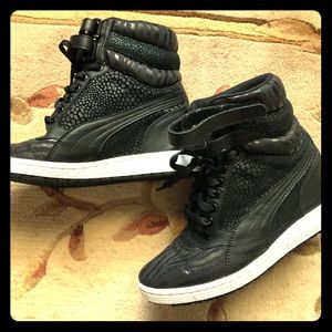 🎉EUC 🎉worn once Black Puma wedge sneakers